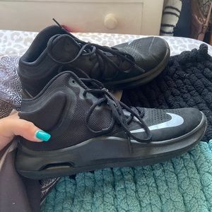 Woman’s Basketball shoes